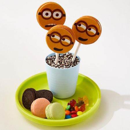 Conrad Bangkok Hotell Eksteriør bilde Minion-themed desserts