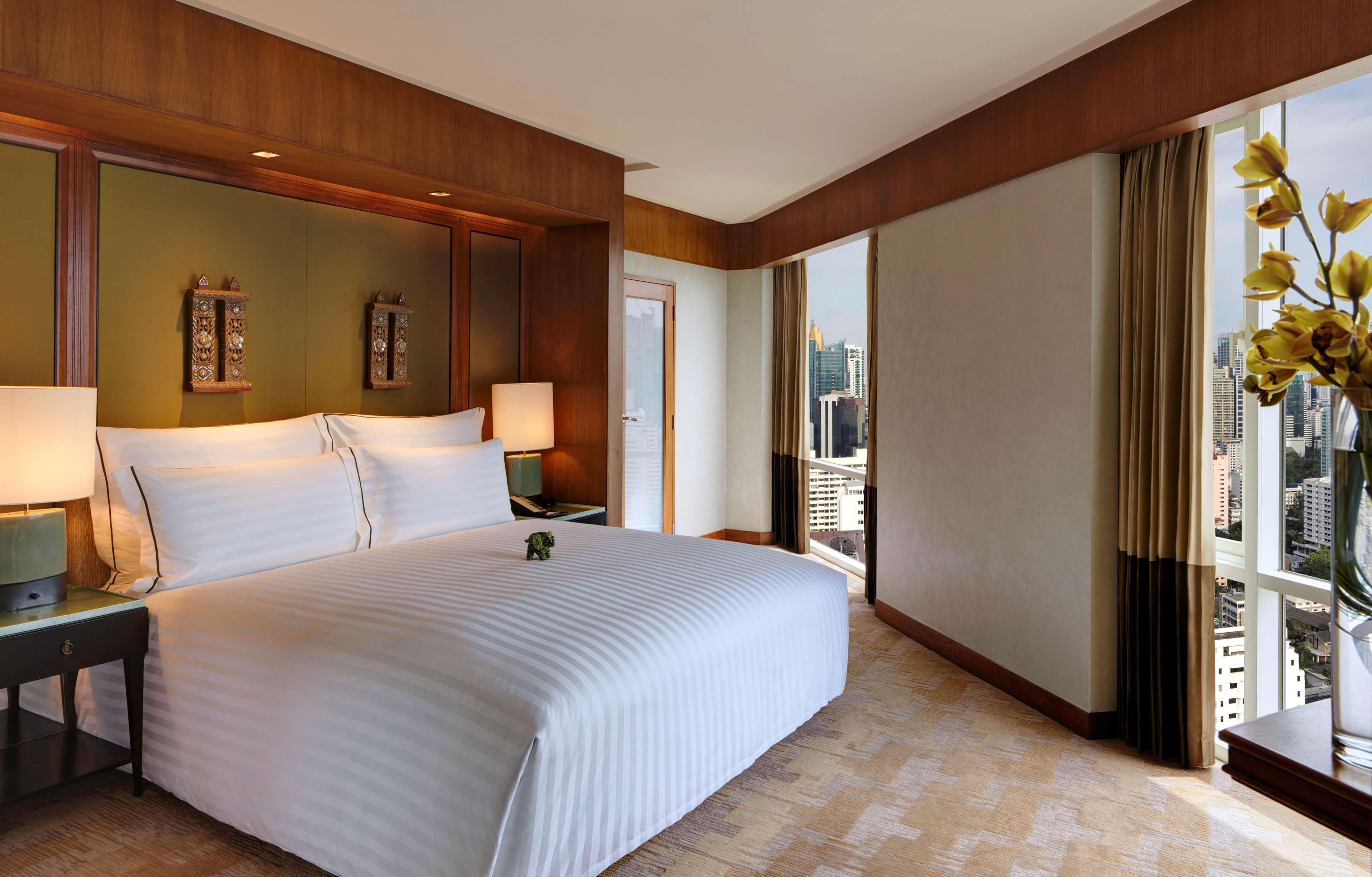Conrad Bangkok Hotell Eksteriør bilde A bedroom at the hotel