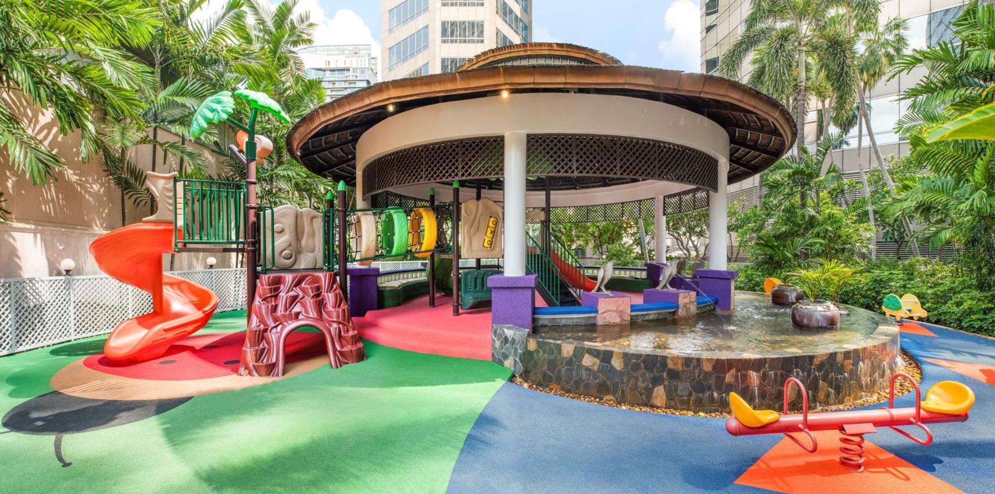 Conrad Bangkok Hotell Eksteriør bilde Playground