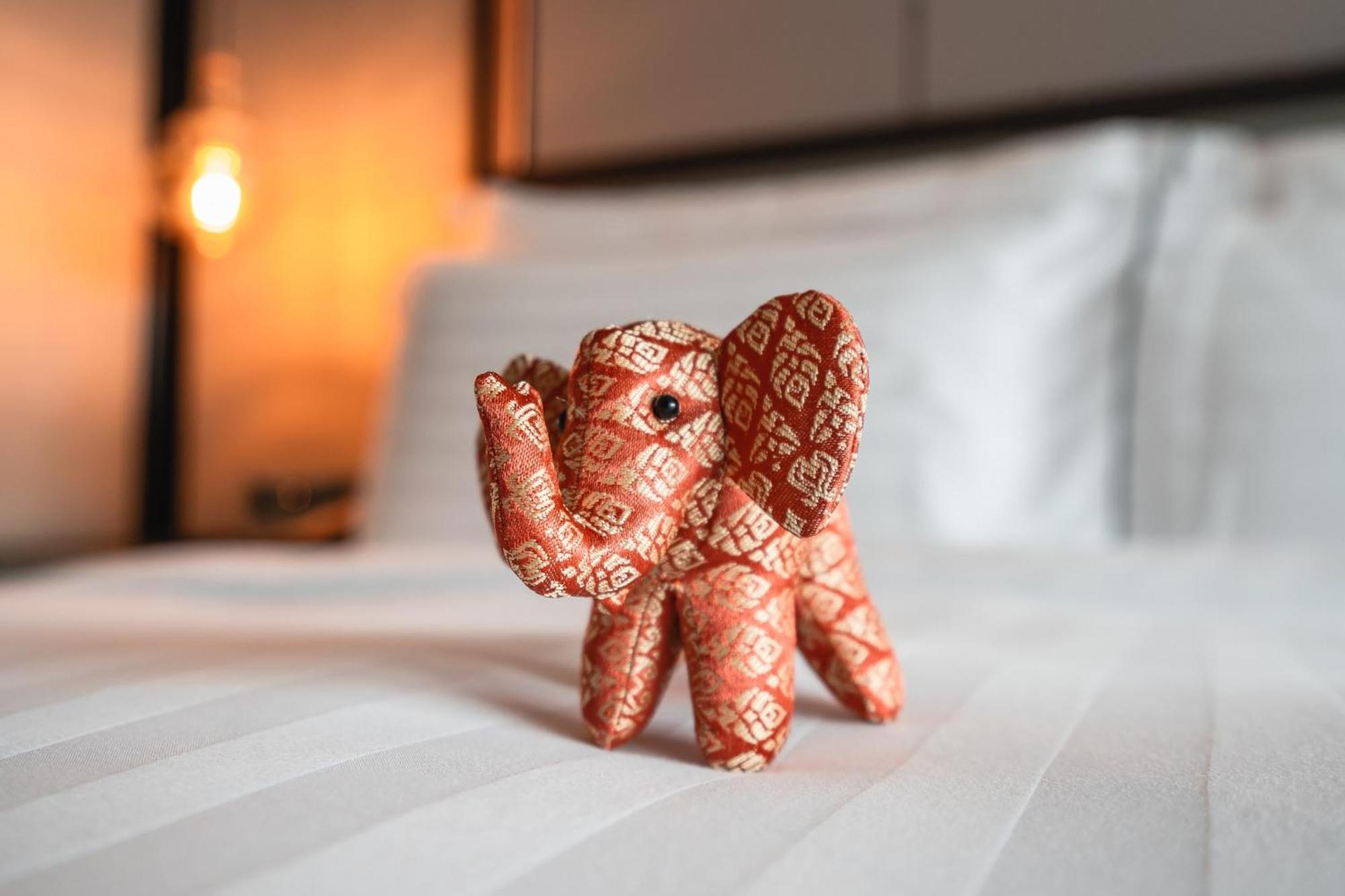 Conrad Bangkok Hotell Eksteriør bilde The elephant toy