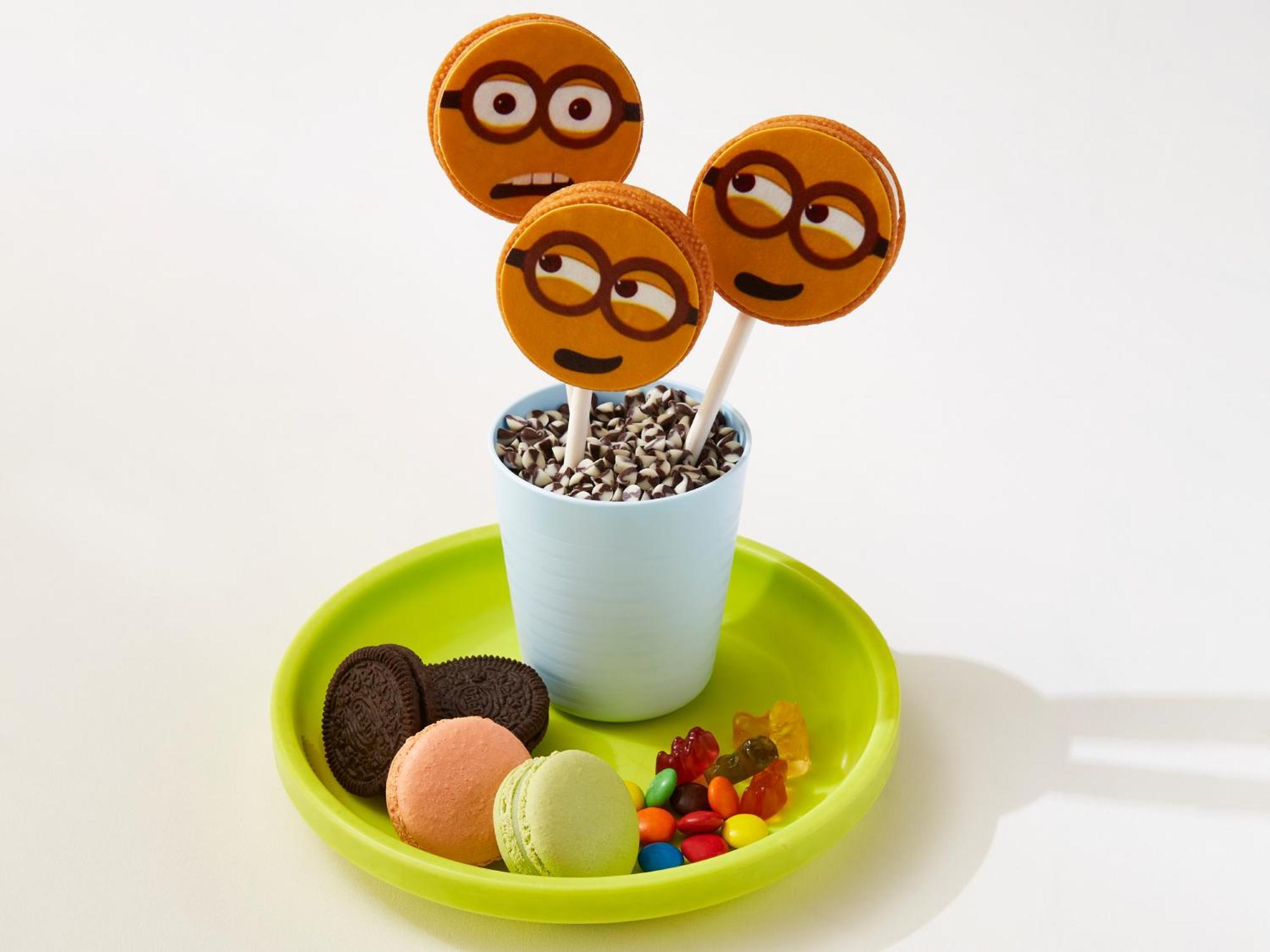 Conrad Bangkok Hotell Eksteriør bilde Minion-themed desserts